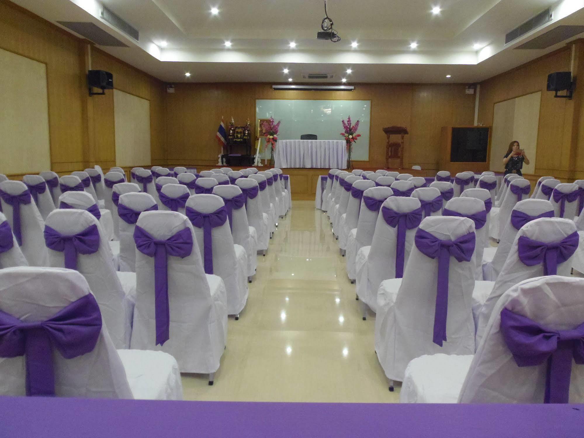 Family Hotel Khonken Kültér fotó
