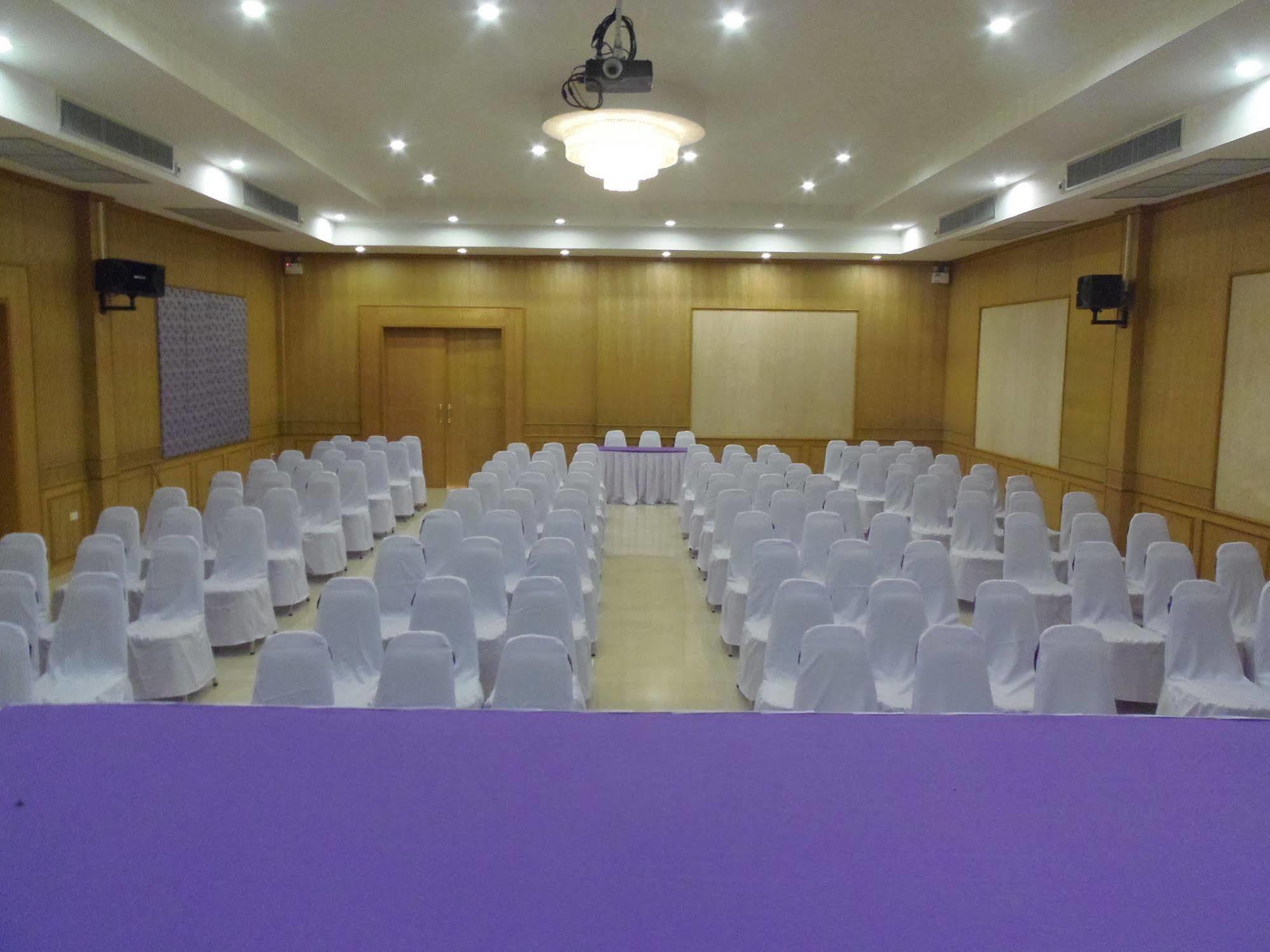 Family Hotel Khonken Kültér fotó